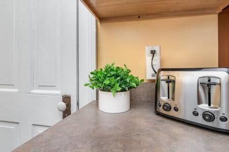 Beautiful Downstairs 1Bed 1Bth Charmer- Pet Friendly Michigan City Exterior foto